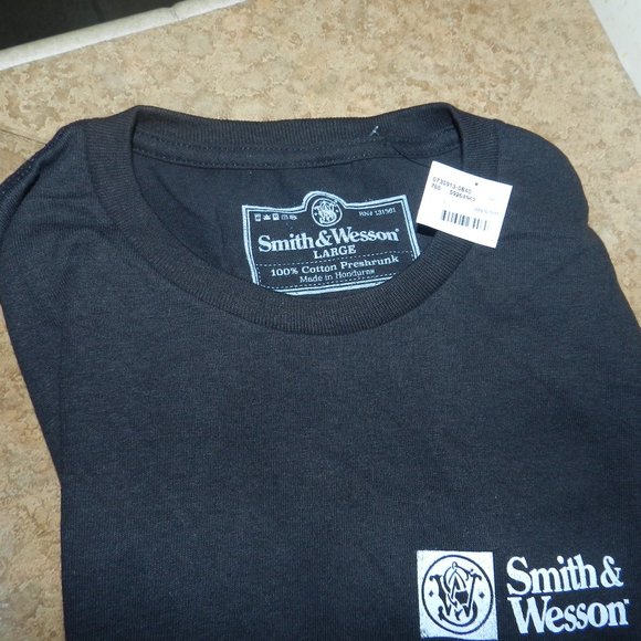 Smith & Wesson Logo Made in the USA American Flag Long Sleeve Tee shirt NWT!🆕 - Picture 11 of 13